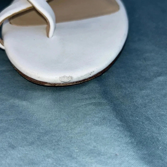 GUC- Veronica Beard Salva White Leather Buckle Flat Sandal Size 5 *defect* women - Picture 2 of 8